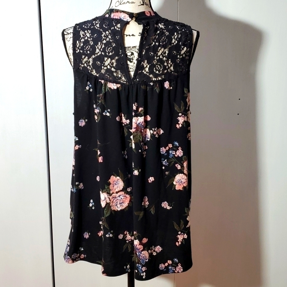 Angels forever young- Black Floral crochet top Keyhole back flowy Sz.XL - Picture 3 of 5
